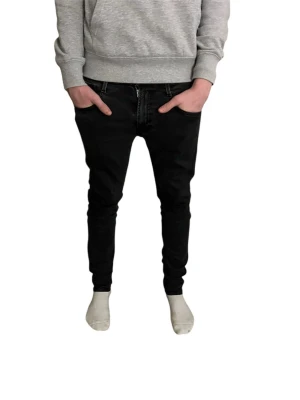 Replay anbass - Säljer anbass som är i riktigt bra skick. Bra passform. W32 l32 men känns mindre. Modell 180