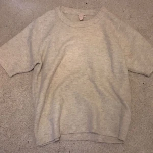 Kortärmad stickad tröja - Jätte bekväm tröja från nelly 💕