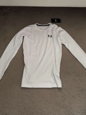 Under armor tröja  - Helt ny med tags 