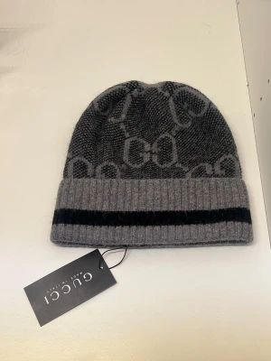 GUCCl mössa - Helt ny med tags på. Onsize. Nypris 2499. Passa på!