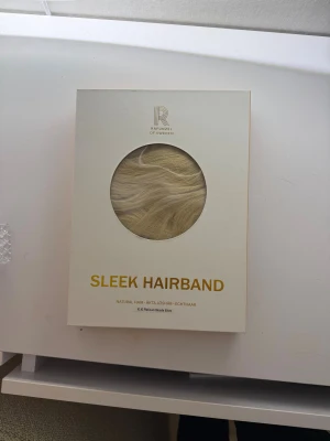 Rapunzel löshår  - Säljer min halo extension i färgen 10:10 platinum blonde, endast använd ett fåtal tillfällen 💕nypris: 2499kr