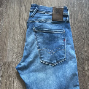 Replay - Riktiga mörkblå replay anbass jeans| storlek w29 och l32| vid funderingar är det bara att fråga