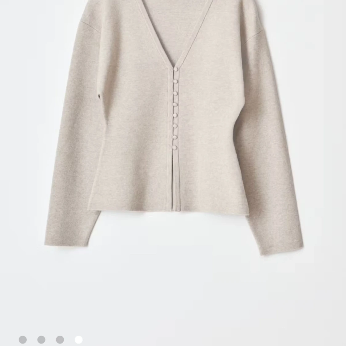 Beige kofta med knappar från Gina Tricot - 2