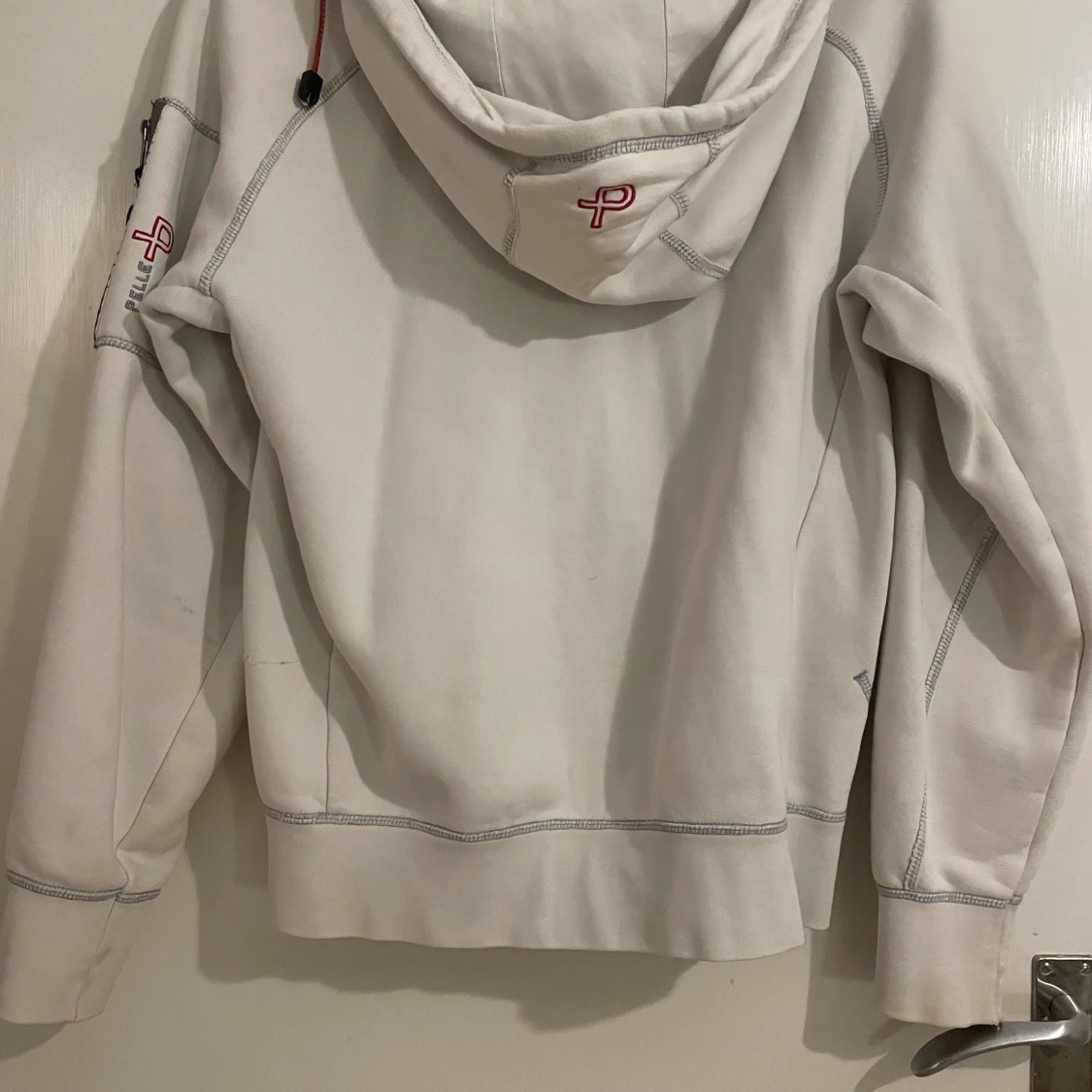 Vit hoodie från Pelle P med dragkedja - 1