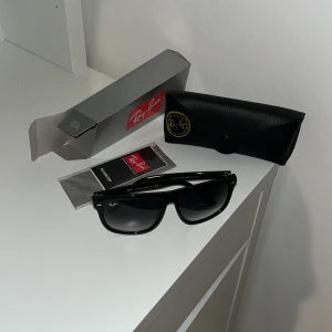 Rayban Boyfriend - Säljer dessa feta nästintill oanvända Raybans. Pris går att diskutera vid snabb affär.