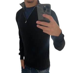 John Henric stickad tröja  - Otroligt fet tröja i toppskick. Priser kan såklart diskuteras! 