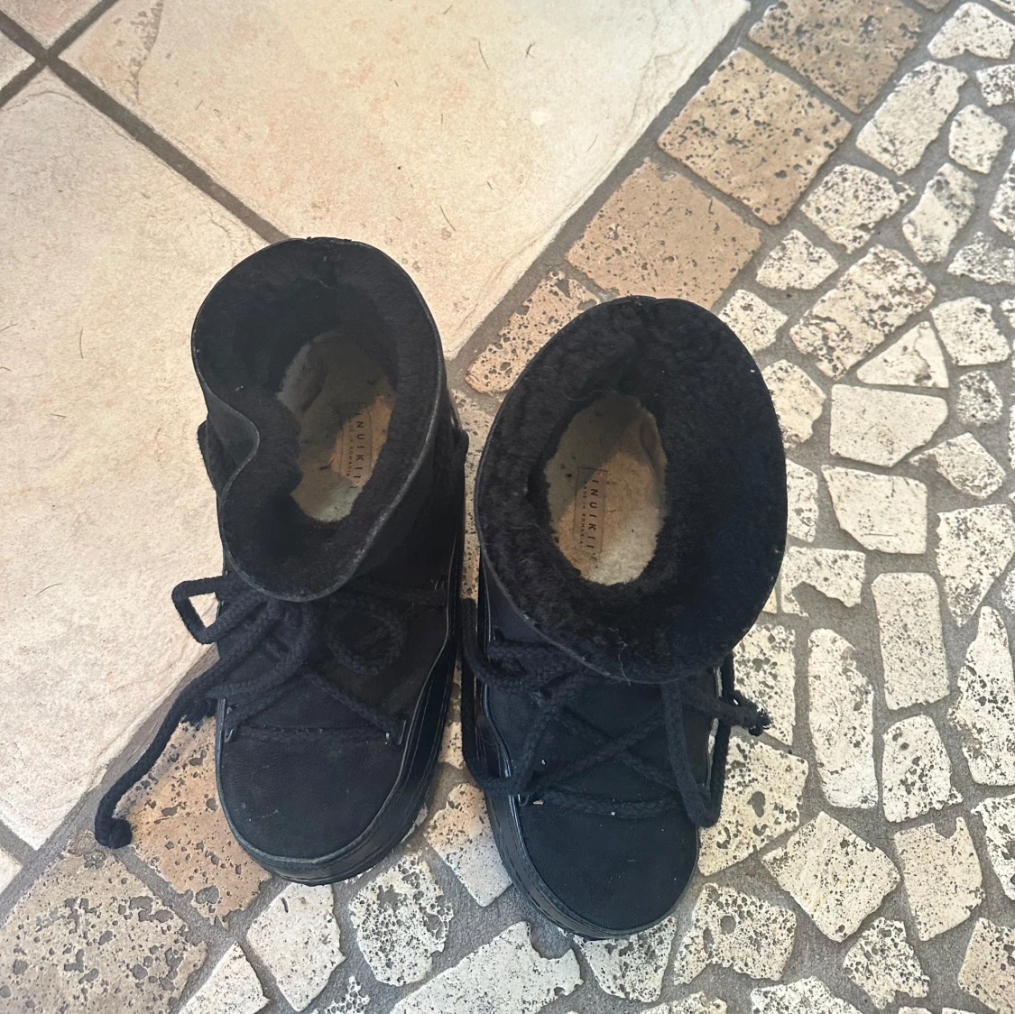 Svarta Inuikii moon boots i mocka - 2