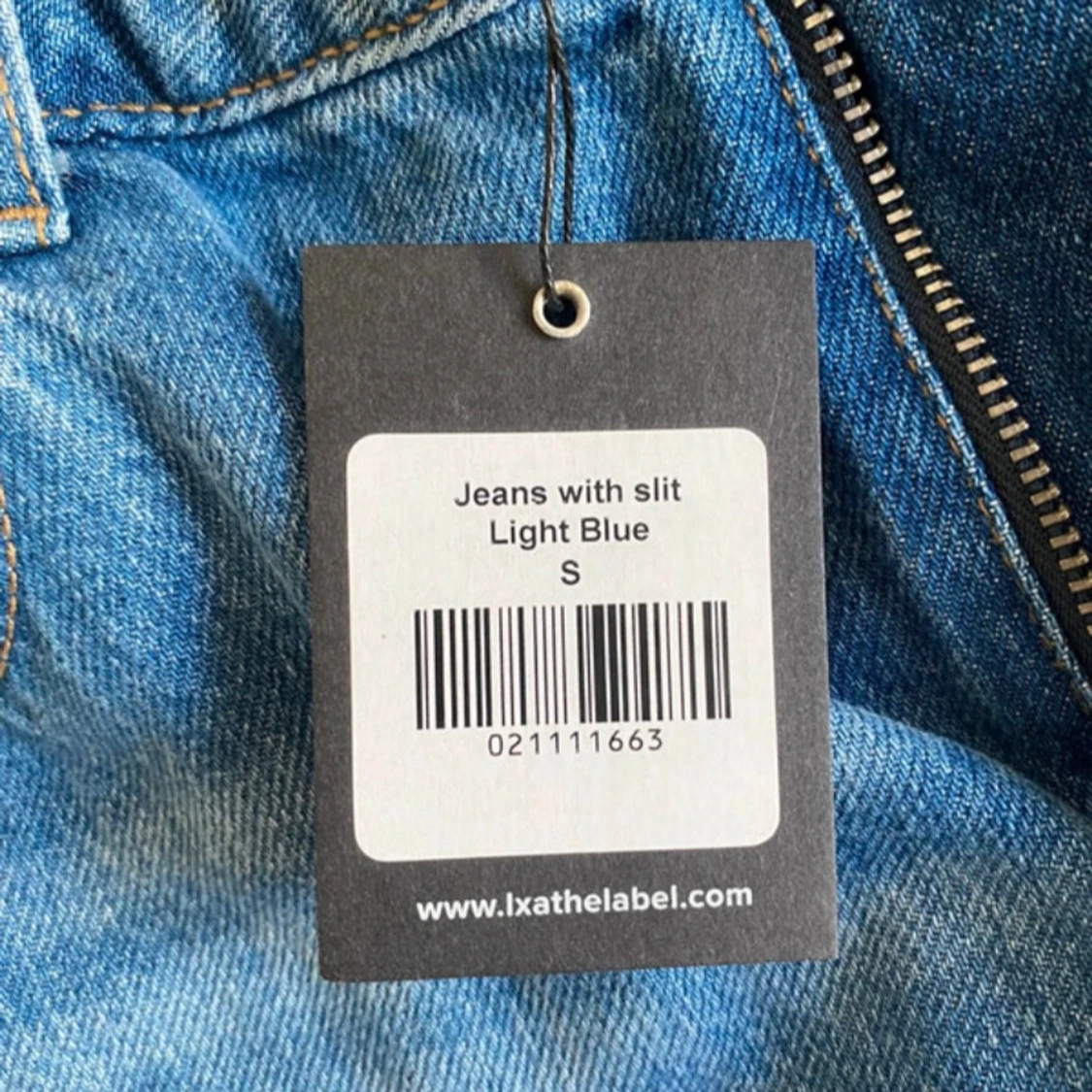 Ljusblå bootcut jeans med slits  - 1