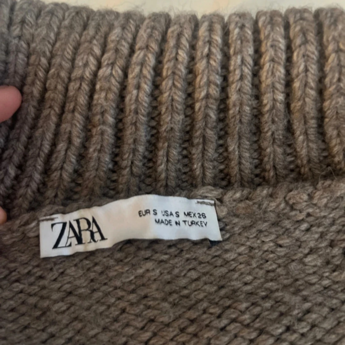 Stickad brun väst från Zara - 2