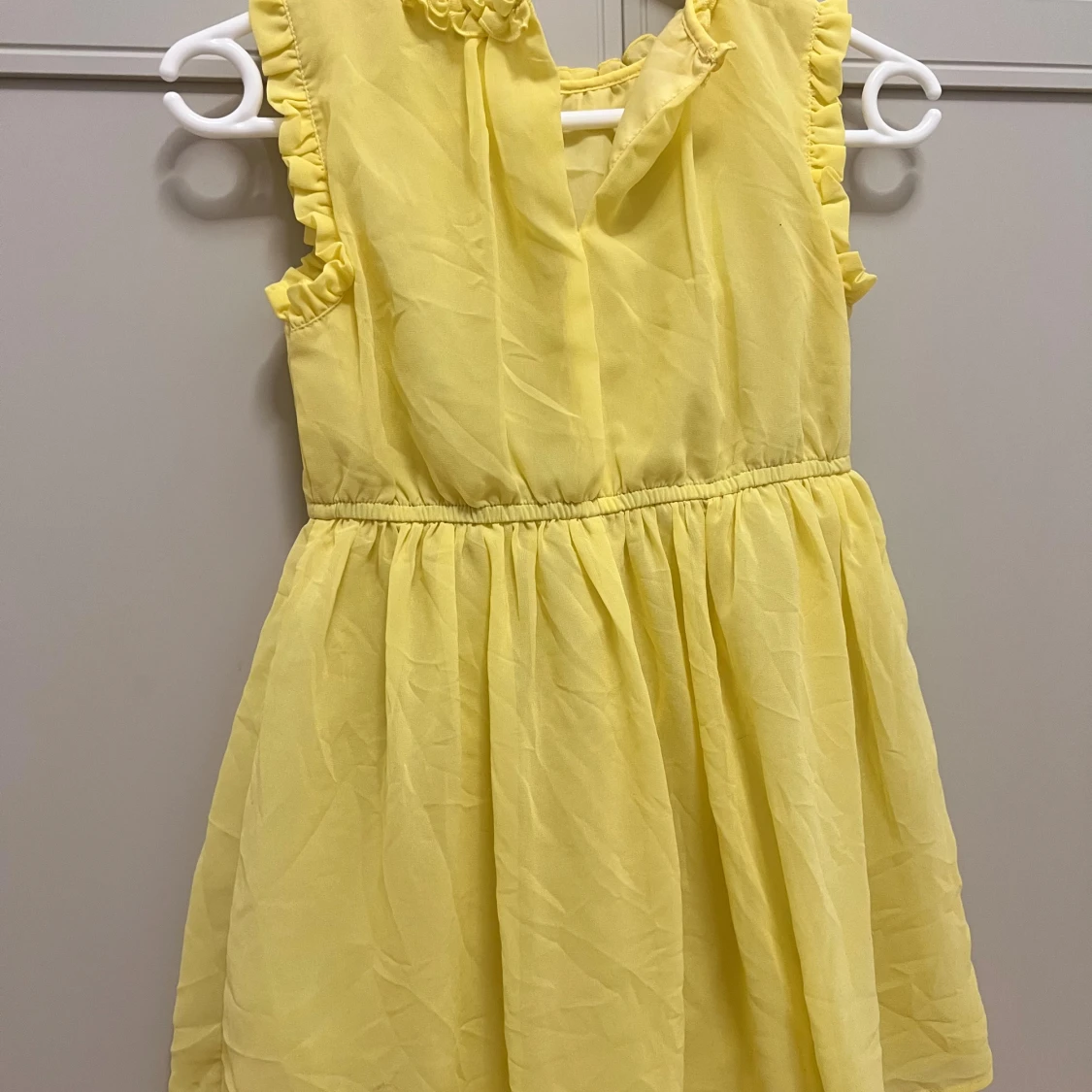 Gul volangklänning från Name It - 2