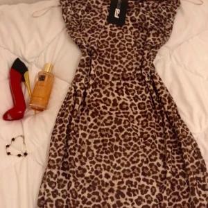 Leopardmönstrad långklänning - Helt ny