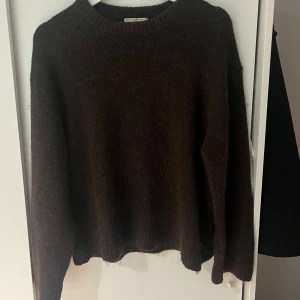 Gina tricot brun stickad tröja - Gina tricot crew neck knitted sweater i premium quality. Storlek S, bra skick