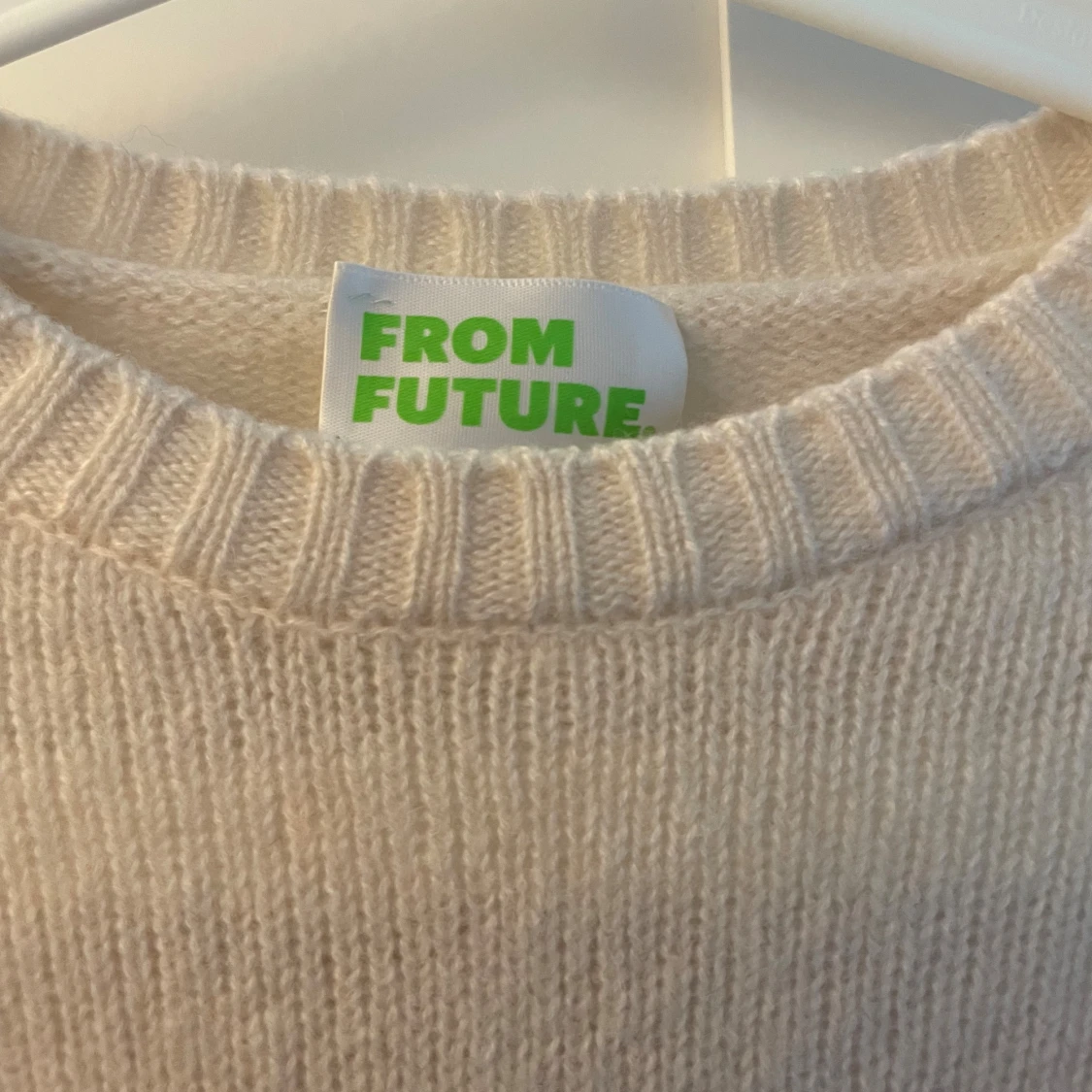 Stickad tröja From Future med tryck