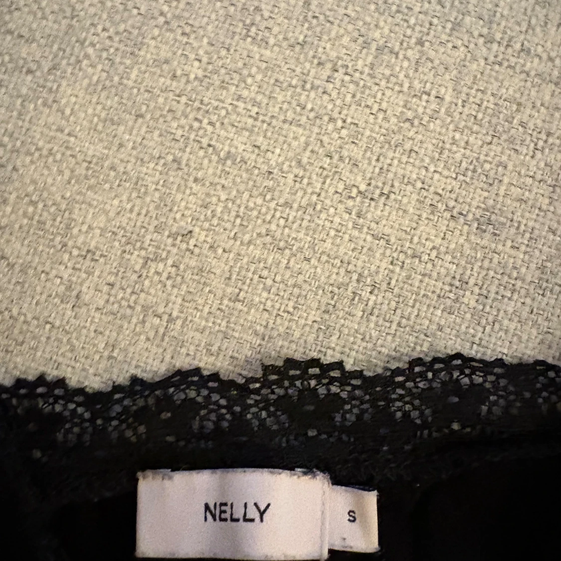 Svart spetslinnetopp från Nelly - 2