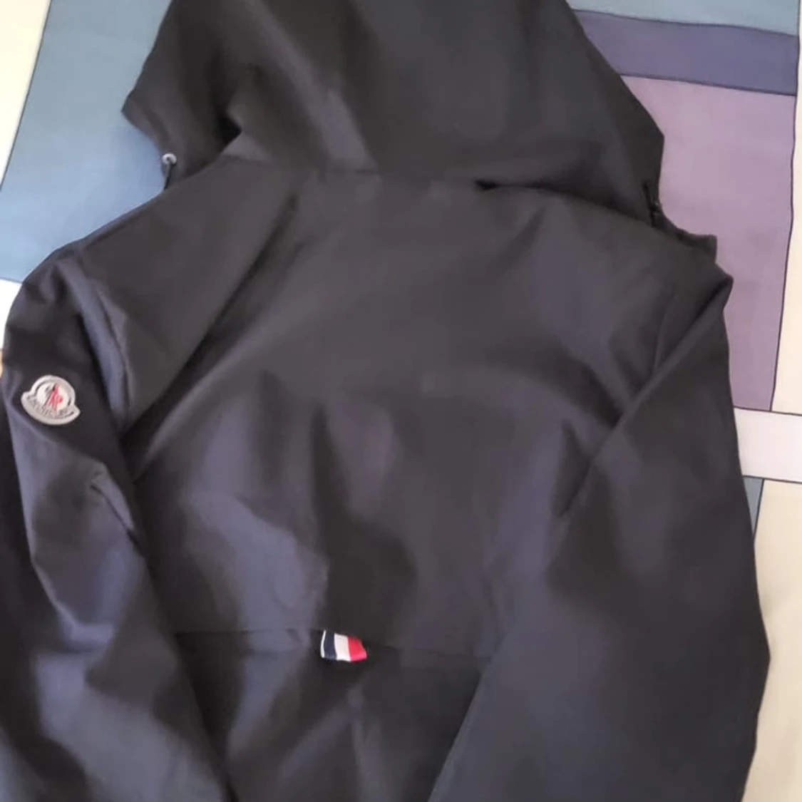 Svart vindjacka från Moncler med huva - 2