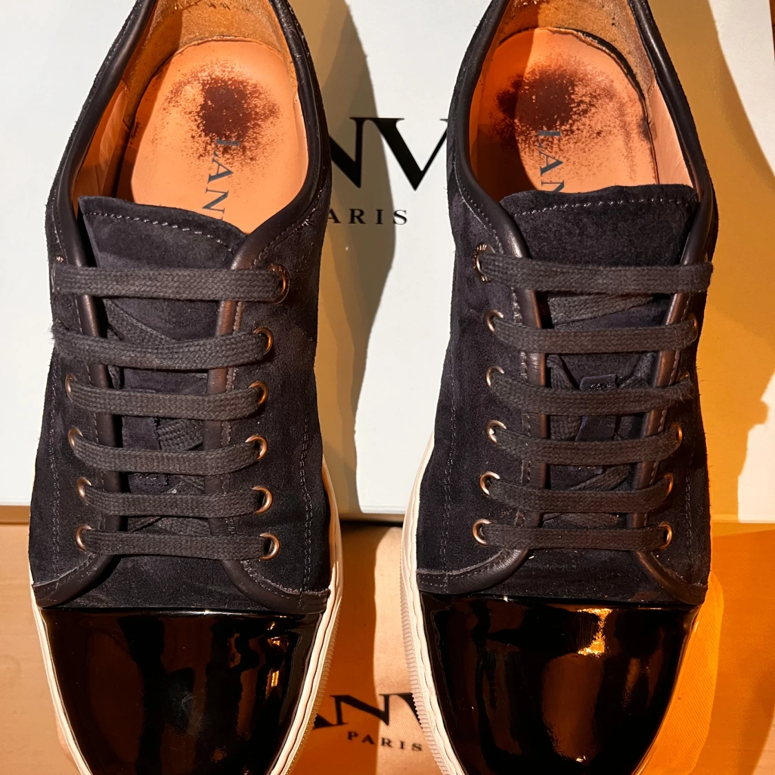 Svarta sneakers från Lanvin med lackad tå - 2