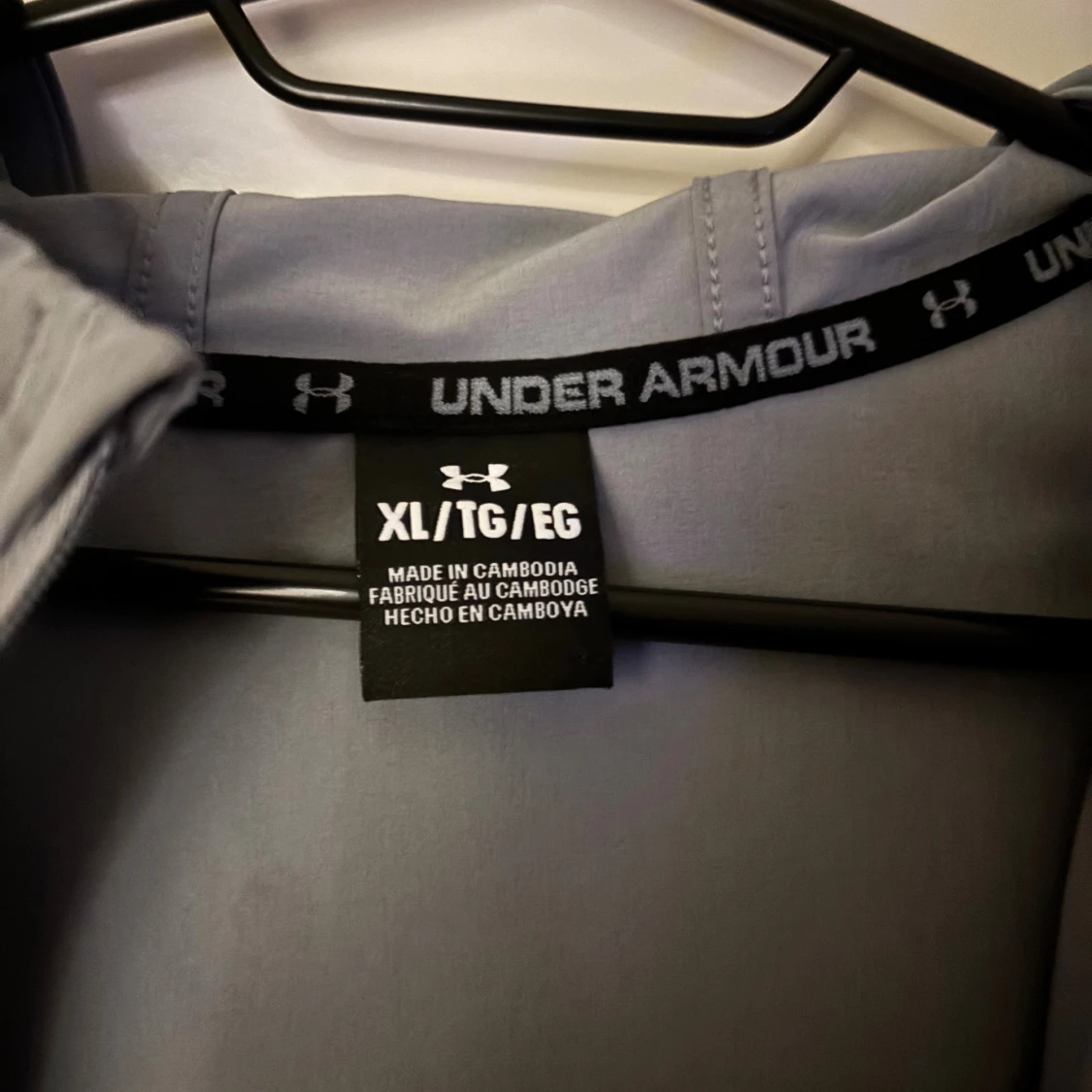 Grå och svart vindjacka Under Armour XL - 1