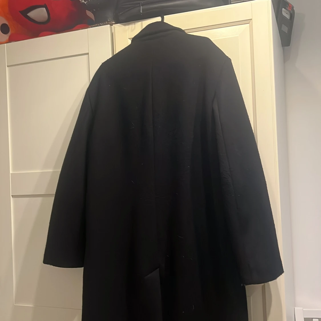 Svart klassisk kappa med knappar från bershka - 1