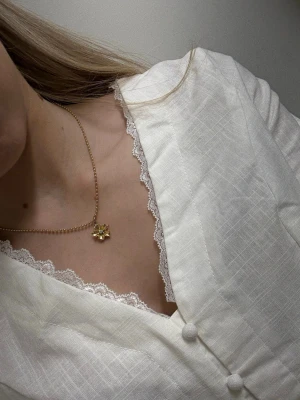 Ioaku halsband - Säljer detta superfina halsband från ioaku, skicket är som nytt och det tillkommer orginalboxen med halsbandet. (Endast ena halsbandet på sista bilden) använd gärna köp nu funktionen💸nypris:699