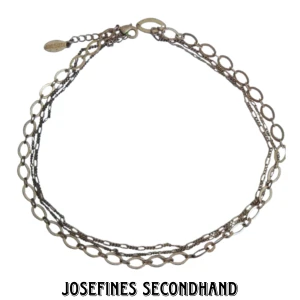 Silver armband  - Silvrigt armband i fin skick. Den ska viras några varv runt handleden. 