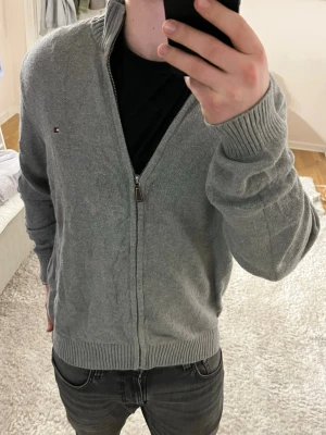 Tommy Hilfiger - Tommy Hilfiger  | Mycket bra skick | Size - L | Pris 399 | Hör av dig vid minsta fråga eller fundering📩