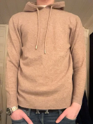 Merinohoodie - Säljer denna riktigt sköna Merinohoodie skick 10/10 endast prövad!