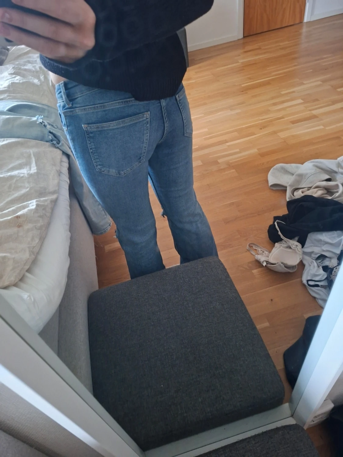 Blå bootcut jeans med slitningar - 2