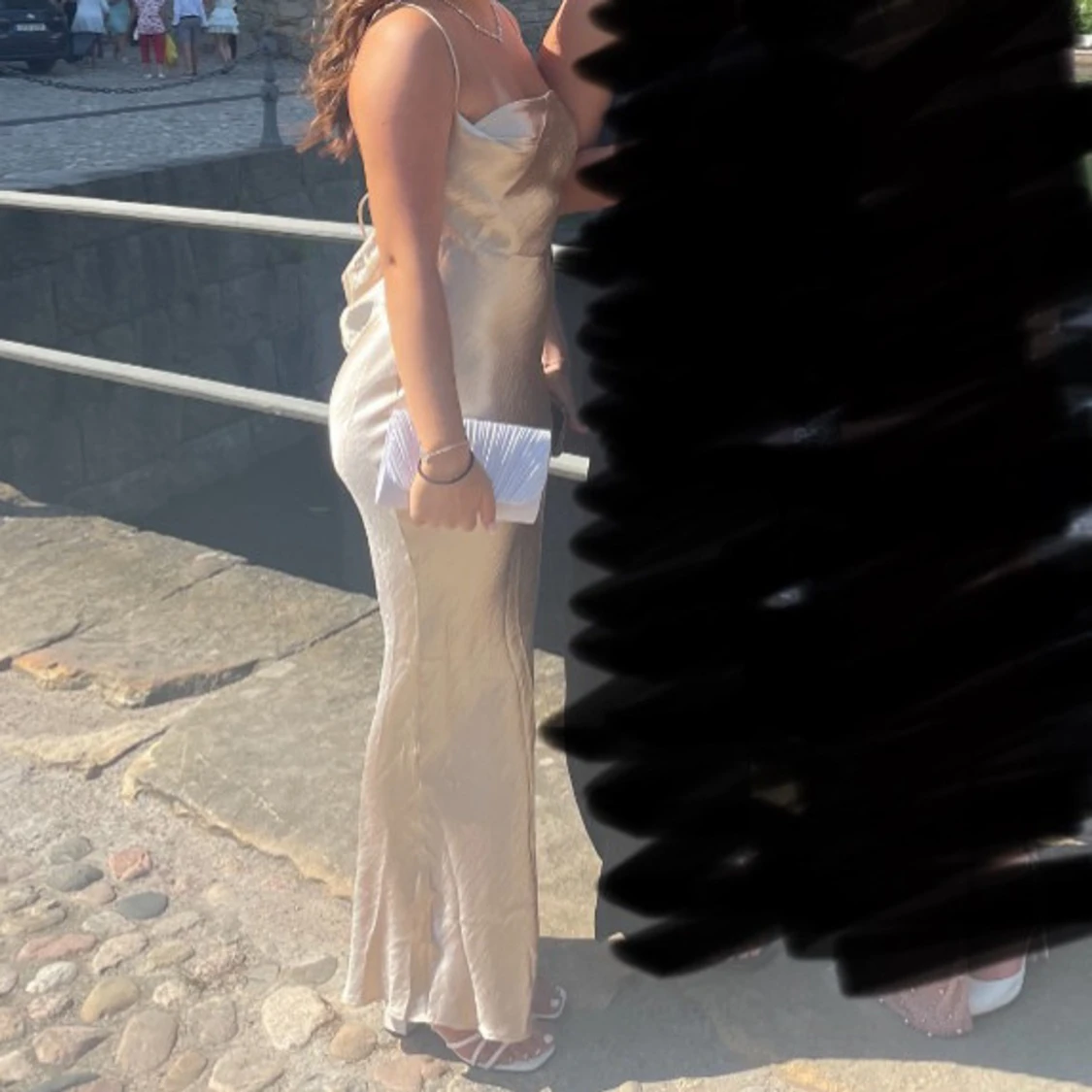 Champagnefärgad klänning  - 1