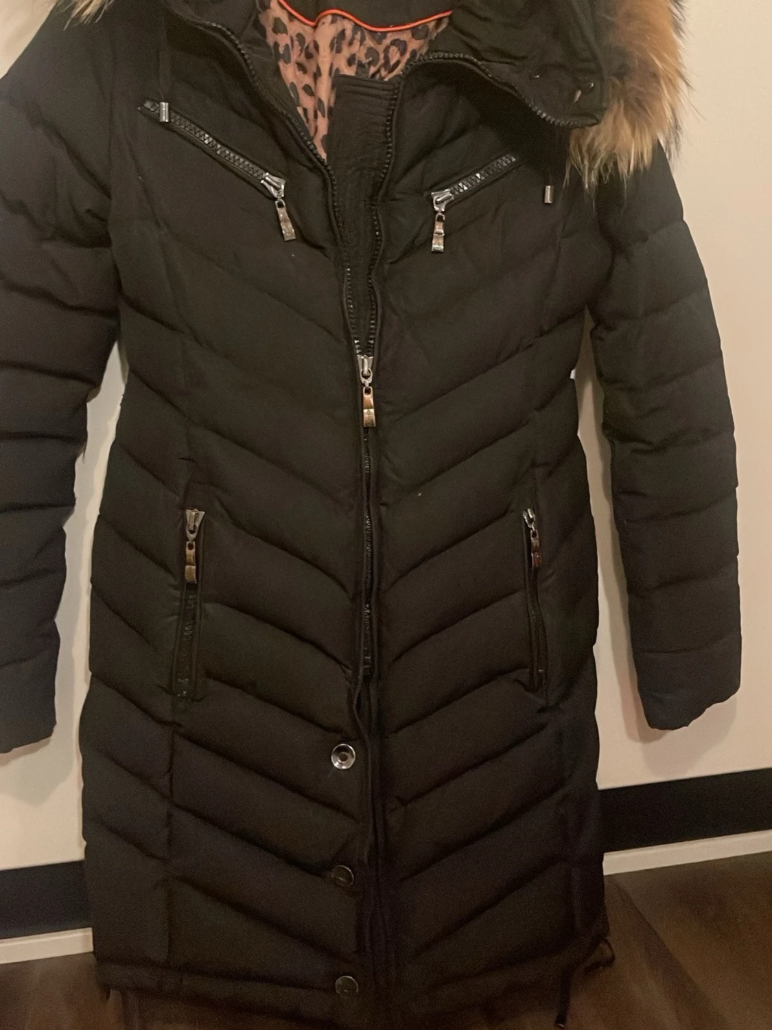 Svart lång dunjacka Hollies strl 32