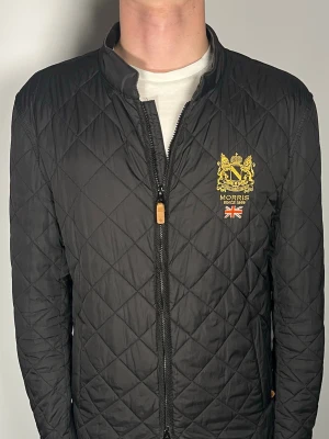 Morris jacka - Säljer en riktigt snygg och trendig Morris jacka i fint skick, storlek M, vid frågor är det bara att skriva //Gramenti