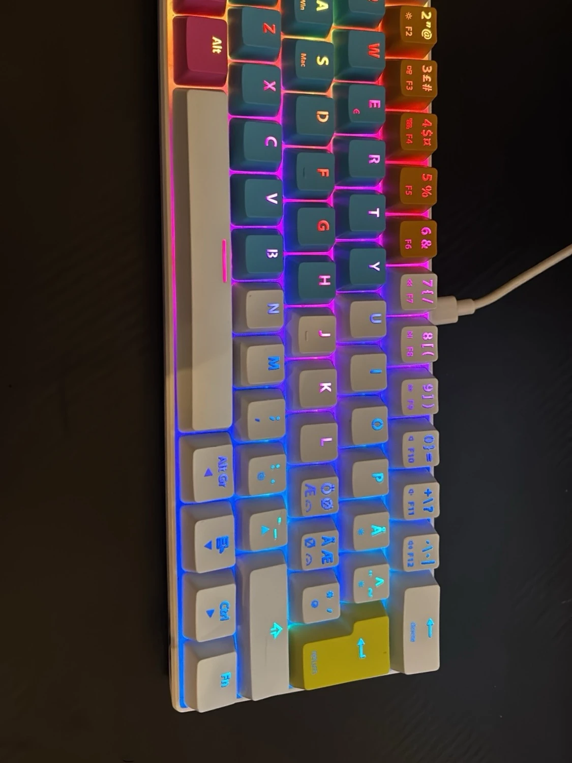 EXO Rainbow RGB Mekaniskt Tangentbord