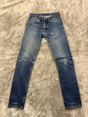 APC Jeans - Säljer detta eftertraktade Par Selvedge APC jeans | Storlek 28 | Mycket bra skick | 100% bomull och bild på selvedge ID finns i annons vid övriga eventuella frågor svarar jag gärna 🙌✅