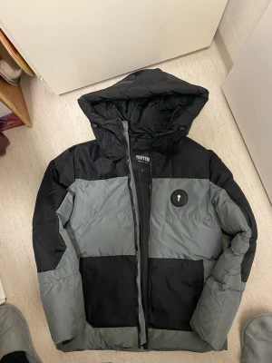 Trapstar jacka  - Säljer denna feta sällsynta jackan för grymt pris, den är i riktigt bra skick. 