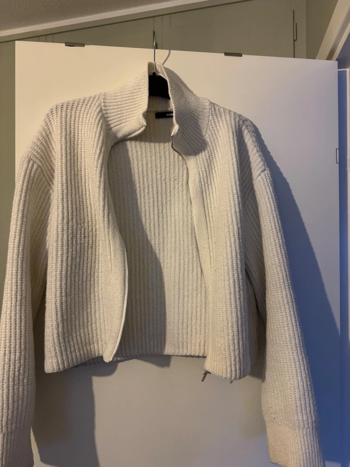 Vit helzip kofta från Bik Bok - 3