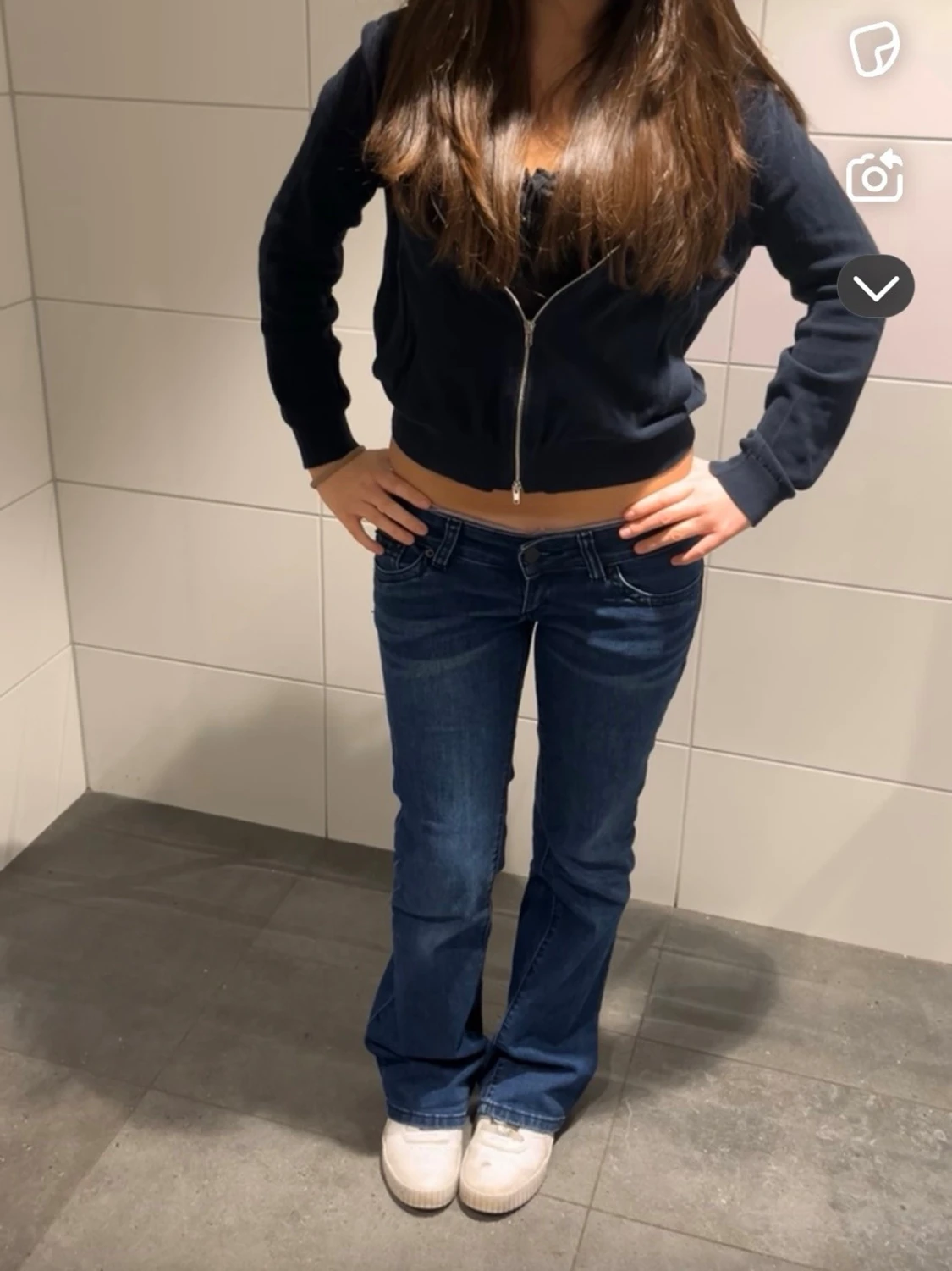 Mörkblå zip-up kofta