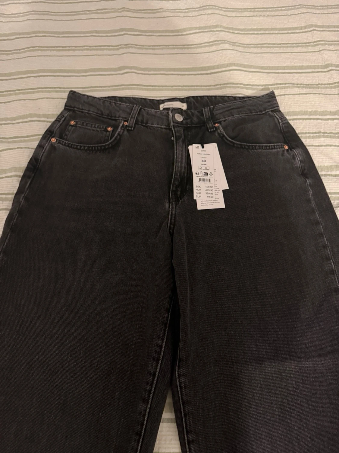 Svarta wide jeans med hög midja - 1