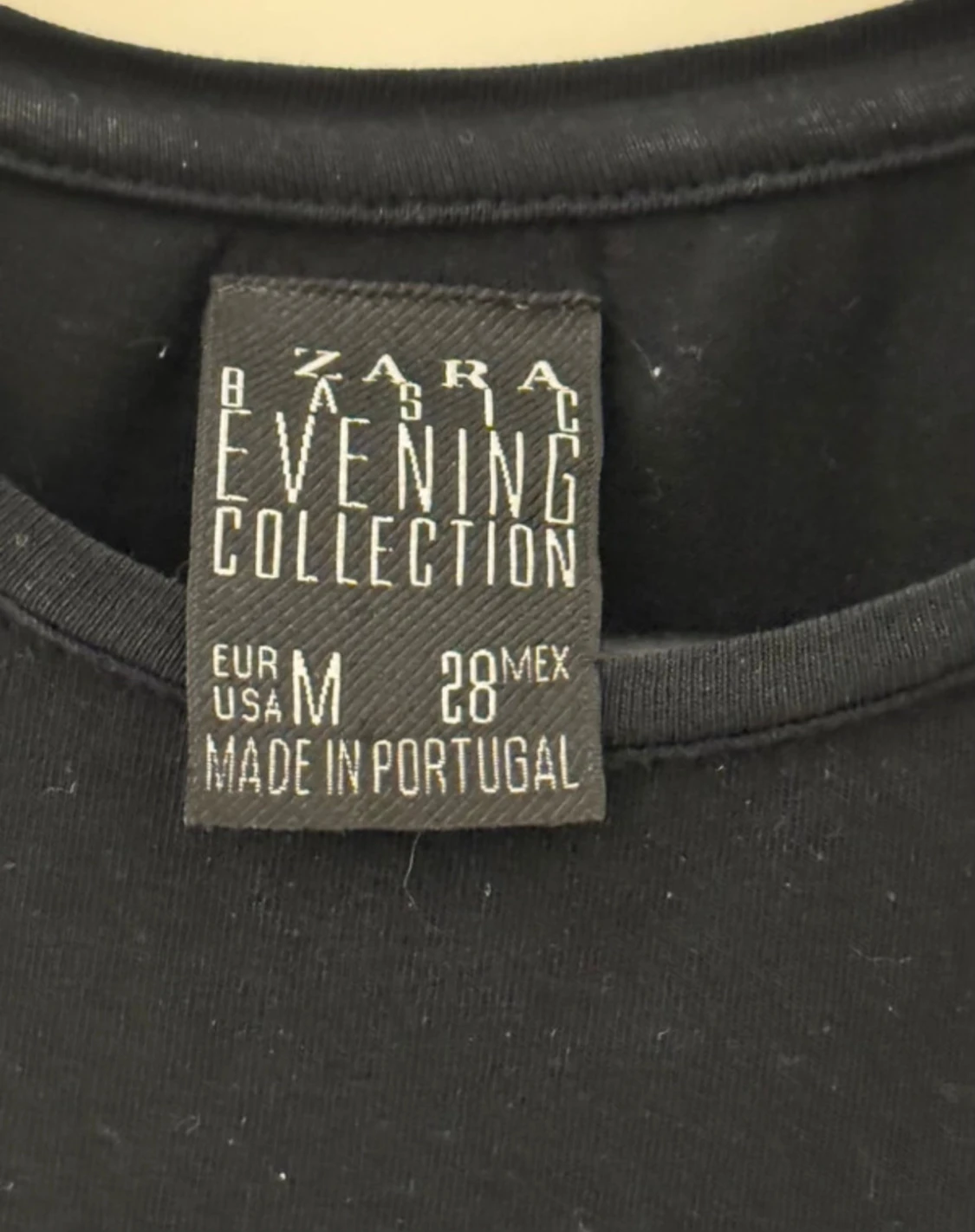 Svart t-shirt med diamanttryck Zara - 1