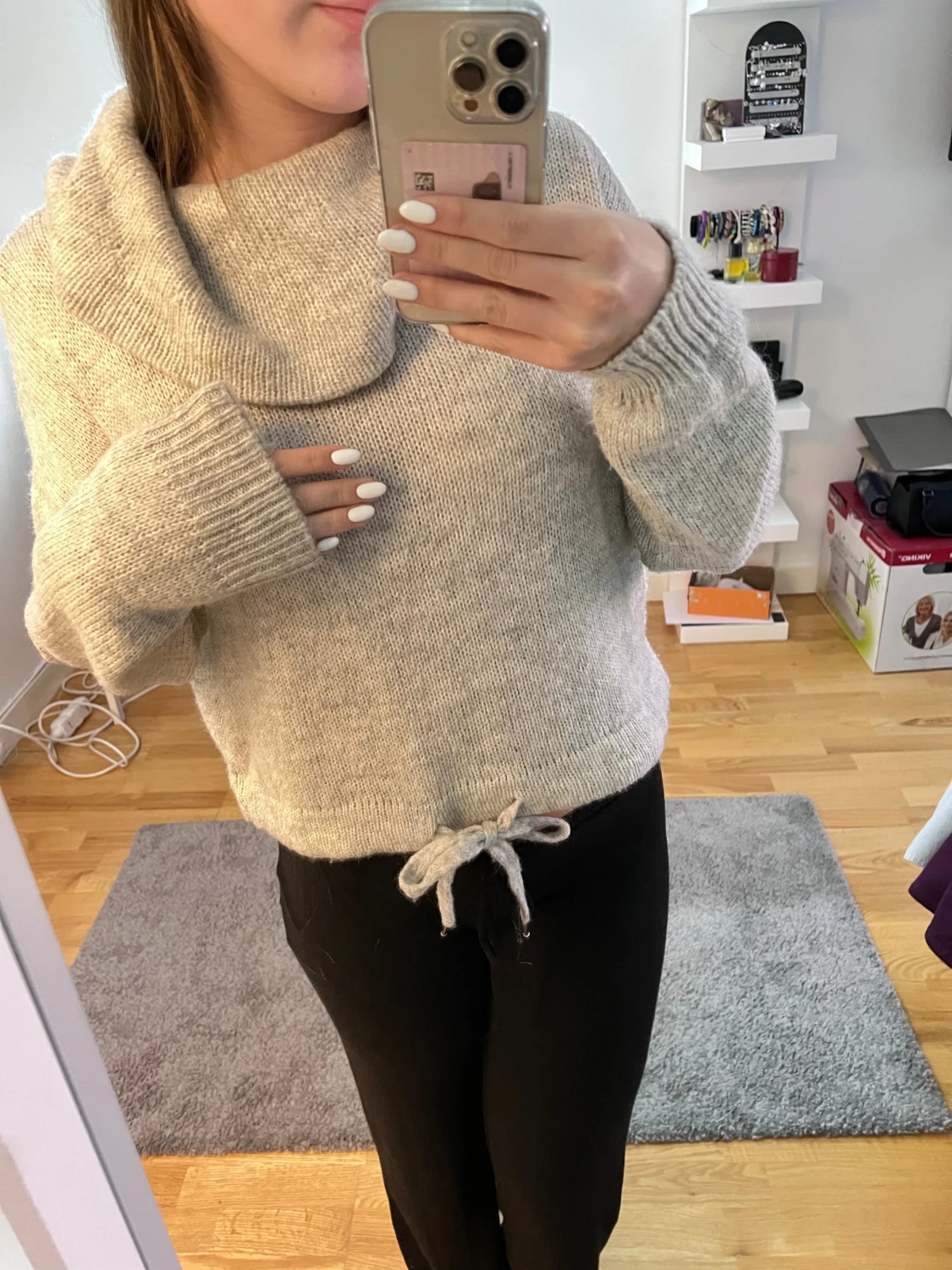 Beige stickad tröja med krage från H&M
