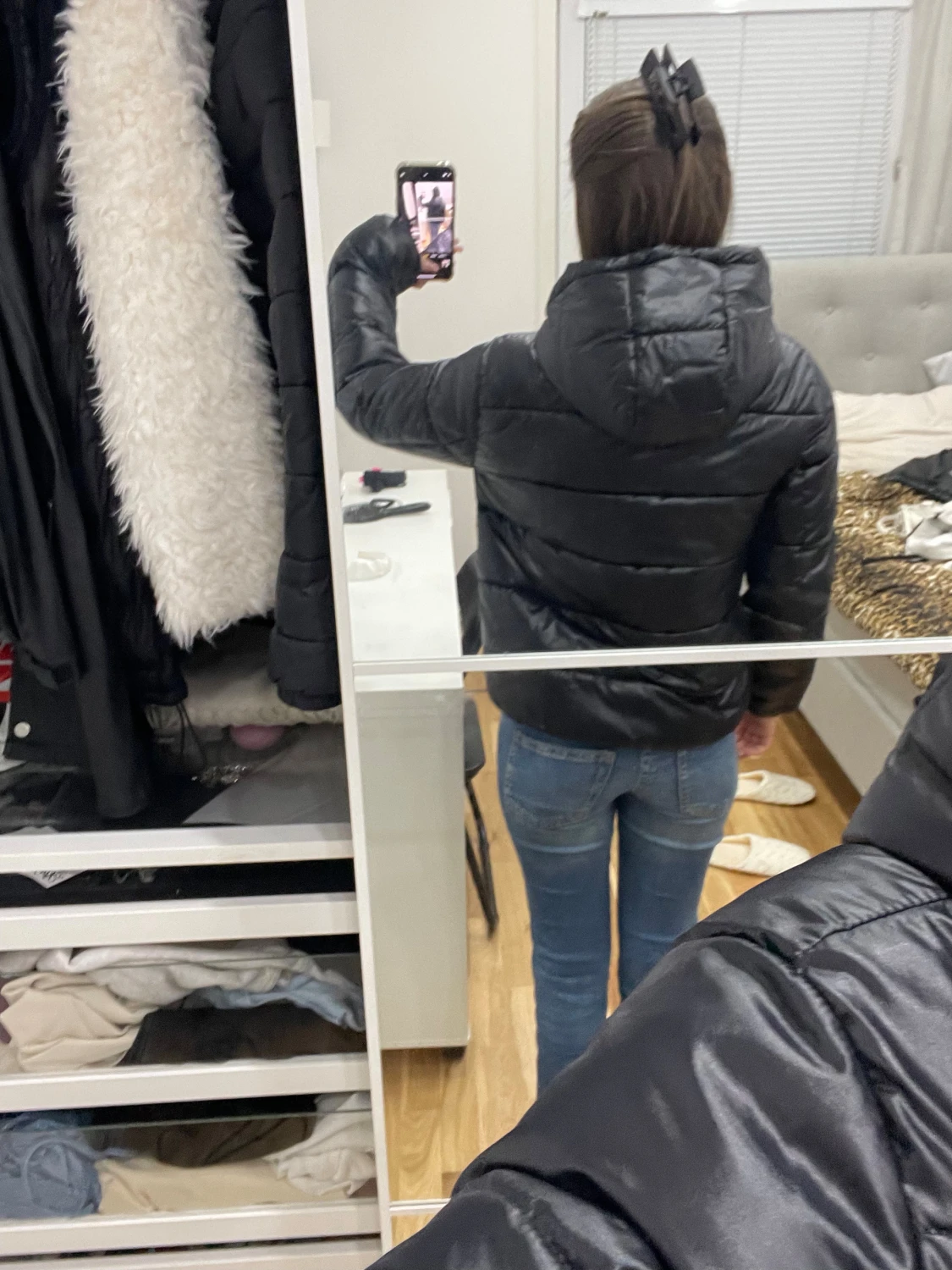 Svart pufferjacka med huva - 1