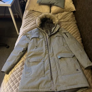 Everest vinter jacka - Varm Everest jacka som bara är använd för n halv säsong, ny pris 3000kr