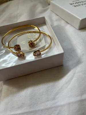Caroline Svedbom armband💓 - INTRESEKOLL på två stycken armband from Caroline svedbom 399 per armband (behöver verkligen inte köpa båda) kom gärna med prisförslag!💓båda är helt justerbara så passar vem som helst och är i färgen vintage rose, inga defekter❤️