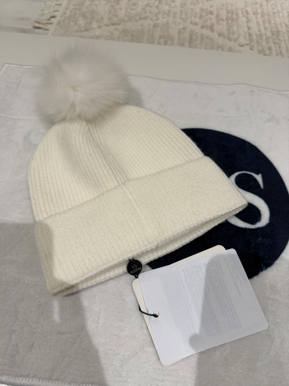 Moncler | Women’s white beanie - 1