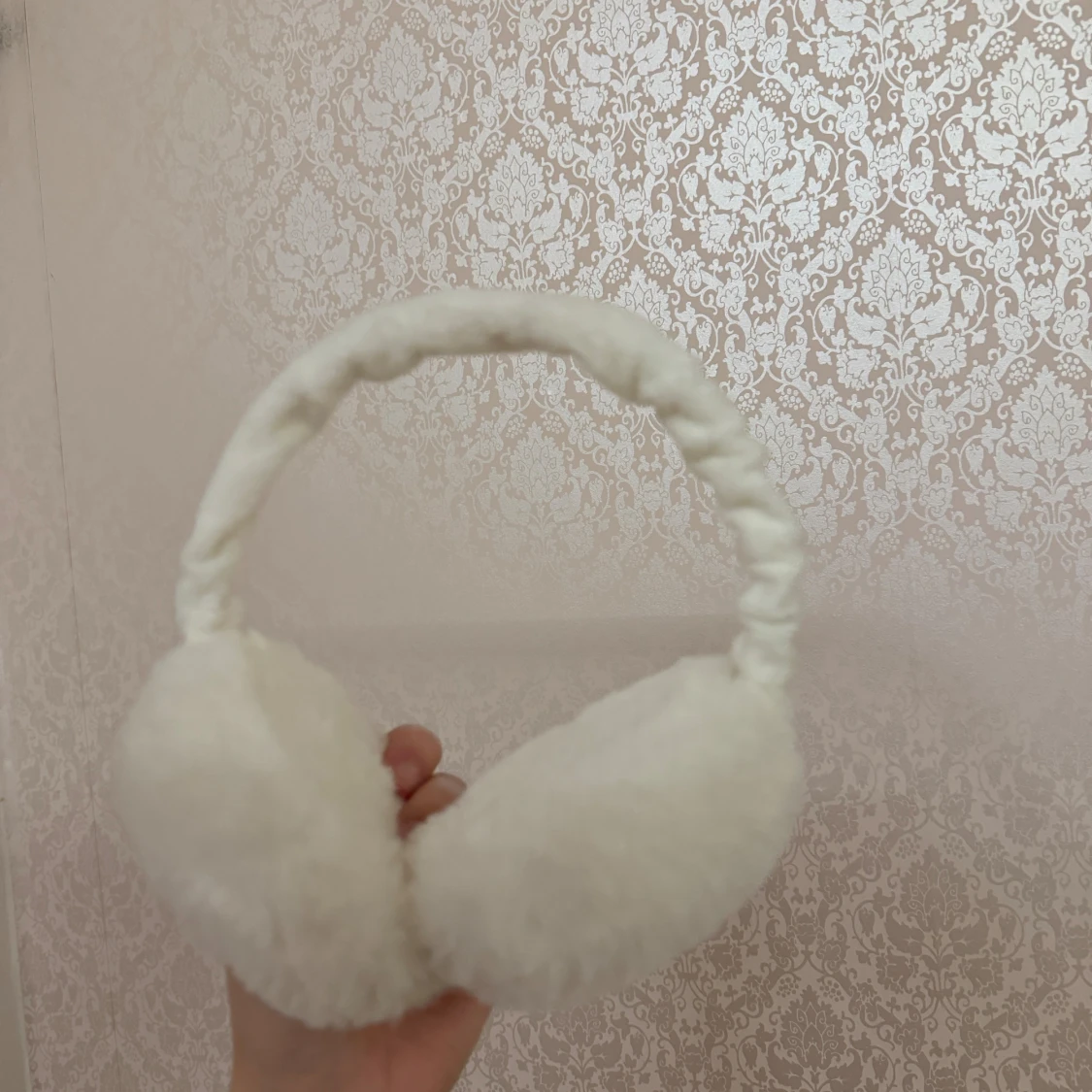 Vita fluffiga öronmuffar - 1