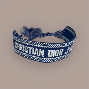 Mörkblått Dior Armband - Dior Armband 🇫🇷|| Passar alla || Justerbart ✅|| Galet snyggt || Mörkblått 🔵|| Passar till alla outfits || Lägg ett prisförslag! 💰|| Hör av dig om du undrar något! 