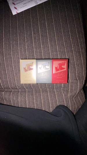 Billie Eilish parfymset 3x7,5ml - Upptäck tre olika Eau de Parfum från Billie Eilish i ett smidigt set. Varje flaska innehåller 7,5 ml. Kan ej köpas längre, Helt äkta från billie Eilish riktig sida