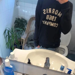 Stickad Morris tröja  - Tja! Säljer en tvär fet stickad Morris tröja. 10/10 Skick. Hör av dig om du har någon fundering alls!