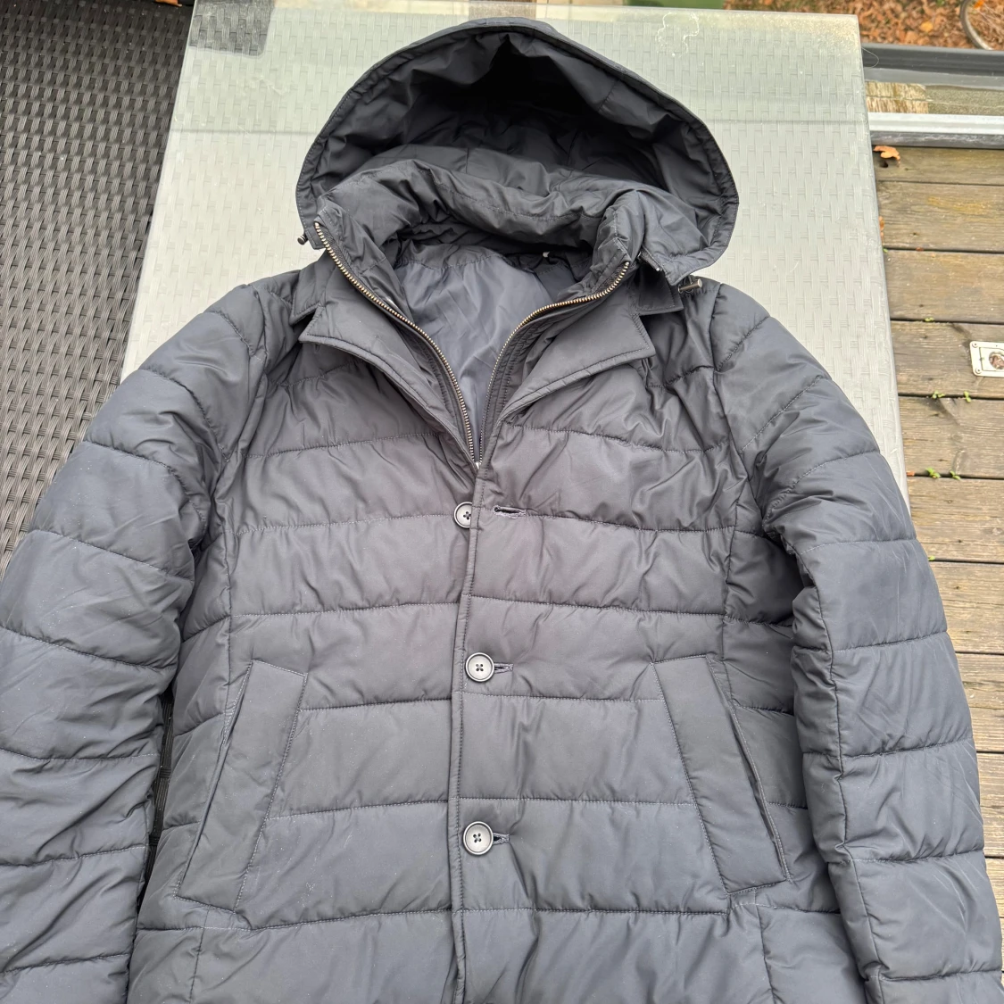 Mörkblå pufferjacka från John Henric