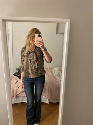 Mönstrad blus - Snygg blus från ONLY med trekvartsärm💗