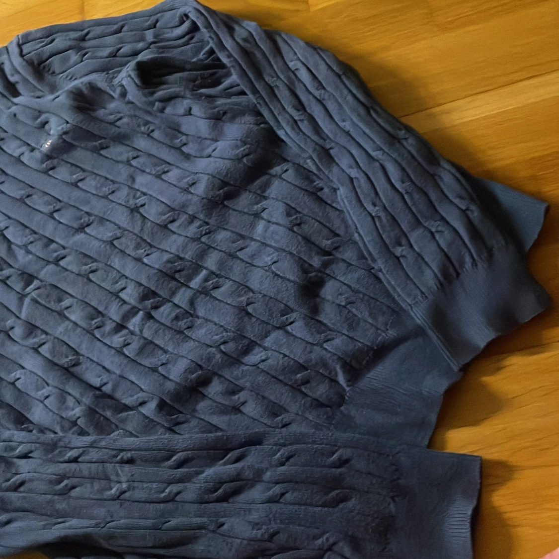 Marinblå kabelstickad tröja från GANT - 2