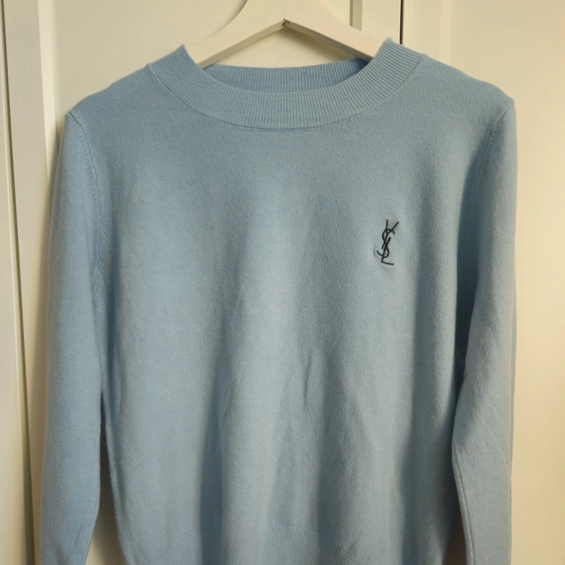 Ljusblå tröja från Yves Saint Laurent, XS-S